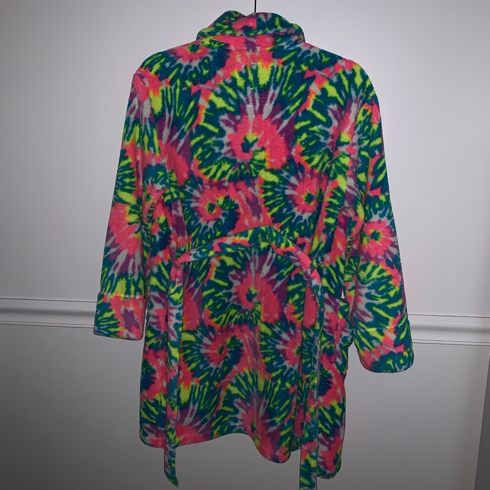 Robe - Picture 2 of 3